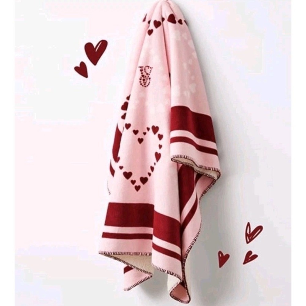 VICTORIA'S SECRET VS HEART VALENTINE DAY 2026 EDITION COZY FLEECE BLANKET 50X60